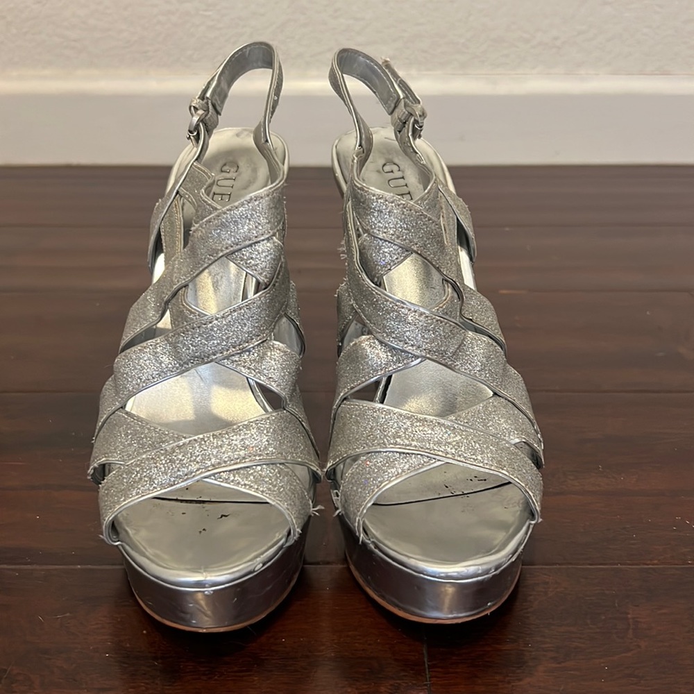 Guess 7.5 M Silver texture glitter heels